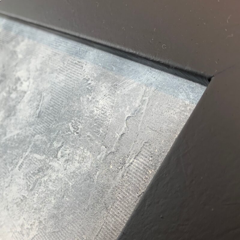 obraz w czarnej ramie