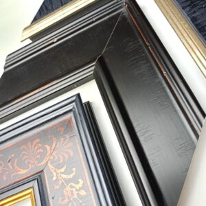 Szeroka drewniana rama do obrazu, klasyczna rama, oprawiamy obrazy, wzorzysta rama