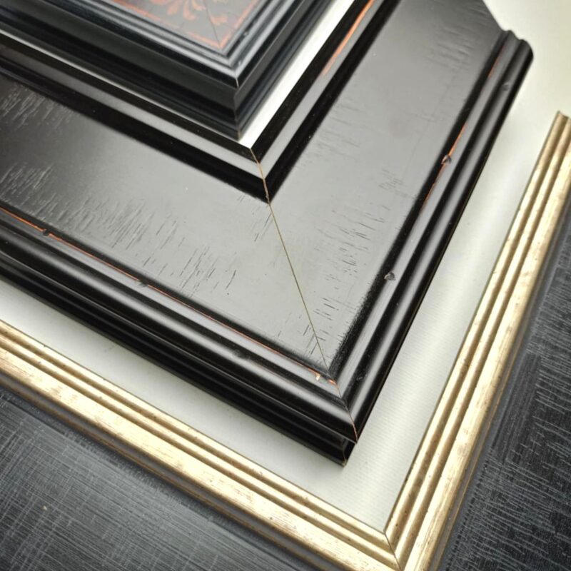 Szeroka drewniana rama do obrazu, klasyczna rama, oprawiamy obrazy, wzorzysta rama