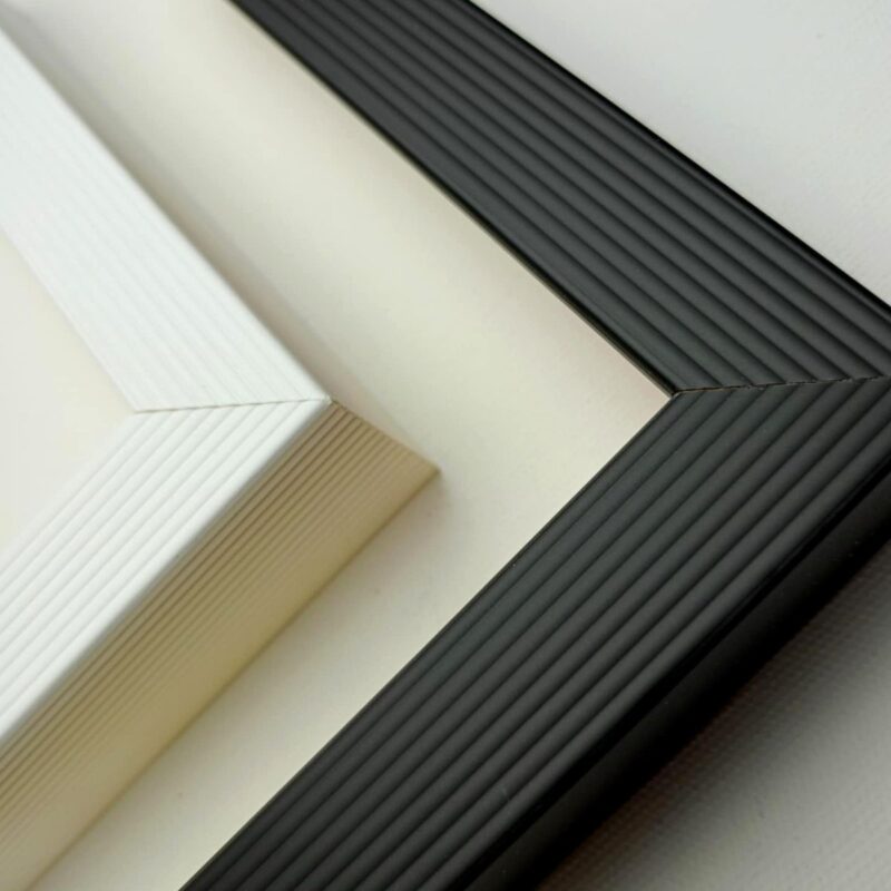 Rama do obrazu prążek, wąska czarna rama, wąska biała rama, ryflowana rama, ramy do obrazów