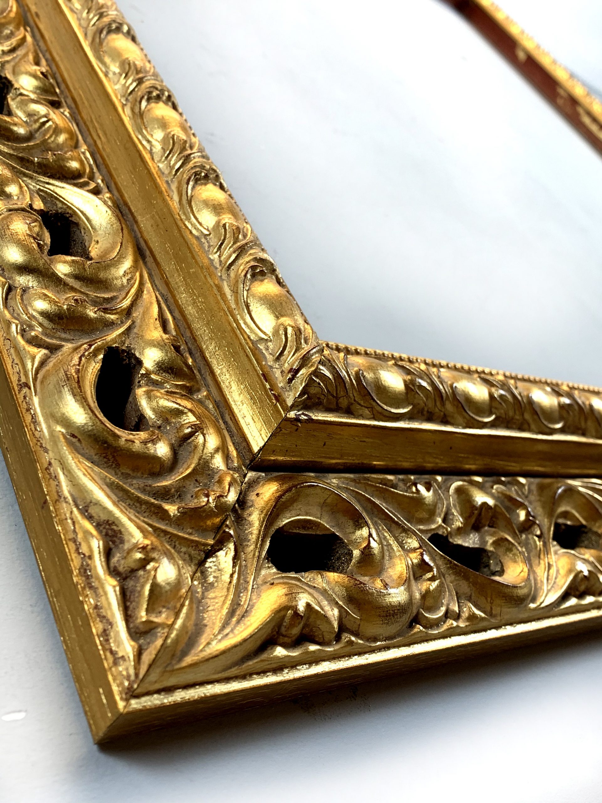 Złota rama do obrazu rzeźbiony ornament szlagmetal klasyka SA01 - obrazek 3