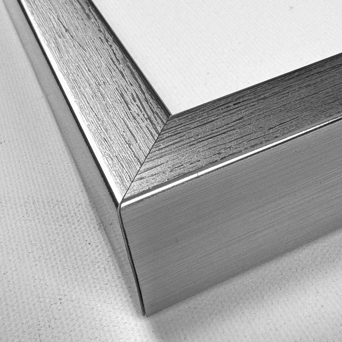 Pręgowana rama do obrazu srebrna KR22 - obrazek 2