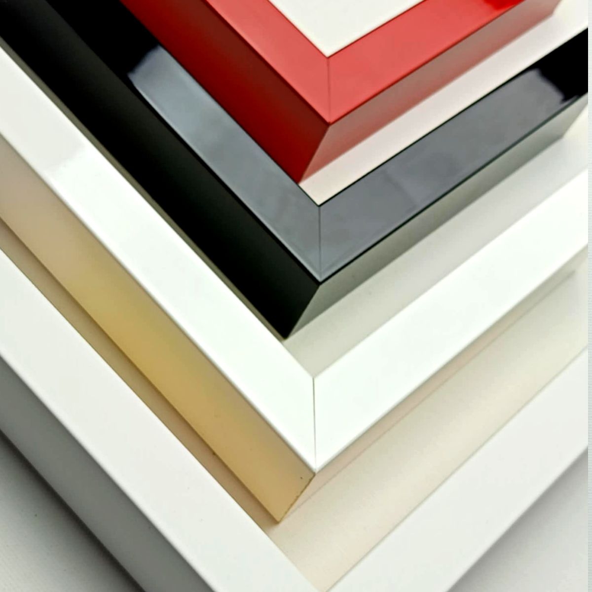 Rama do obrazu połysk czerwony, czarny, biały, mat biały AP20 - obrazek 3